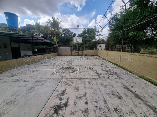 Carlos Colmenarez Vende Granja Amoblada Con Casa Principal De 4hab,3bñ,estacionamiento Multiple,casa De Encargado,deposito,a/a Entodas Las Hab,cocinas Dentro Y Fuera Con Parrillera A Gas Corrales,gall