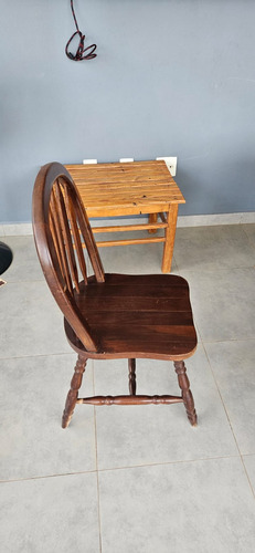 Mesa De Madeira Com 8 Cadeiras (Usado)