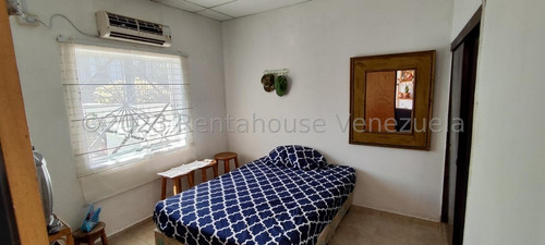 & Maria Luisa Mendoza Vende Bella Casa En El Centro De Barquisimeto Posee 4 Habitaciones 4 Baños Gas Directo Amplia Y Mas... 2 4 1 8 5 8