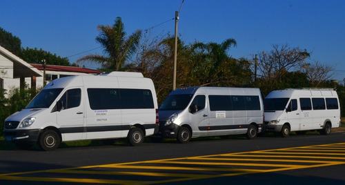 Imagen 2 de 10 de Traslado Personas Personal Van Camioneta Combi Aeropuerto