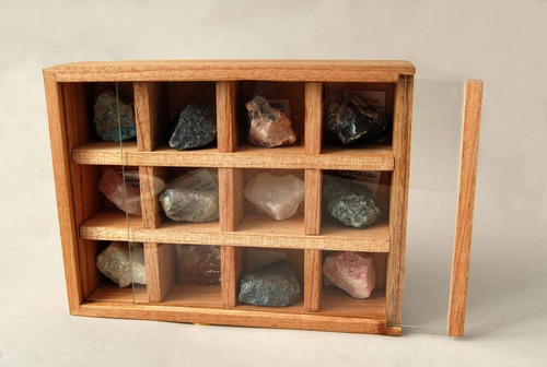 Imagen 2 de 3 de Colecciones En Madera: Caja De Cedro Con 12 Minerales + Lupa