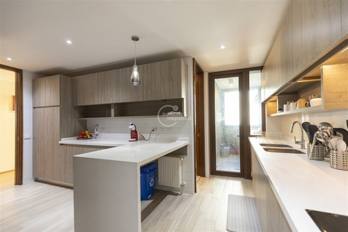 Departamento En Venta De 3 Dorm. En Lo Barnechea