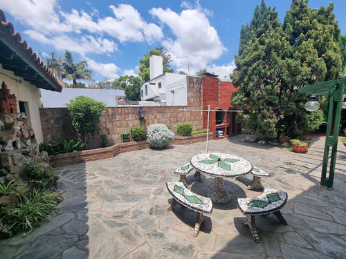Casa En Venta 4 Amb Con Jardín Y Pileta. Padua