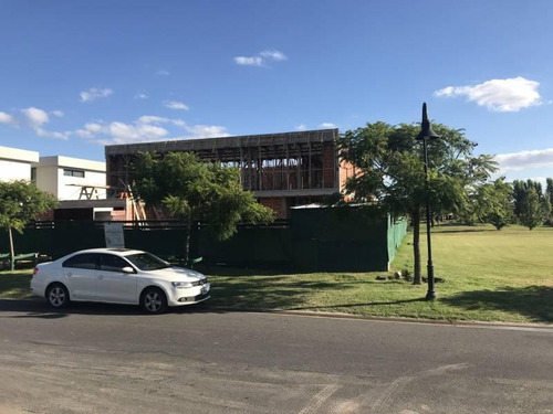 Imagen 19 de 28 de Nordelta | El Golf - Exclusiva Casa En Venta A La Cancha Con Increíble Diseño!