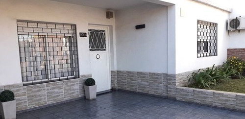 Imagen 3 de 17 de Casa En Venta En José C Paz