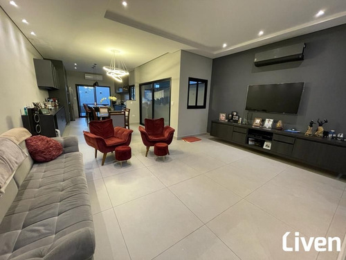 Imagem 2 de 21 de Lindo Sobrado De 200m² Com 3 Dormitórios, Suíte, Área Gourmet, Piscina E 2 Vagas No Jd. Das Indústrias - 9401