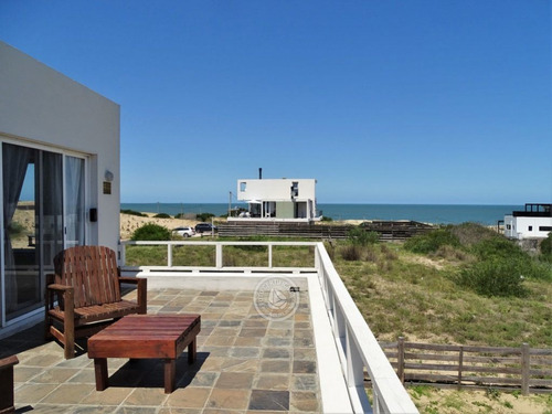 La Intrépida En Punta Del Diablo