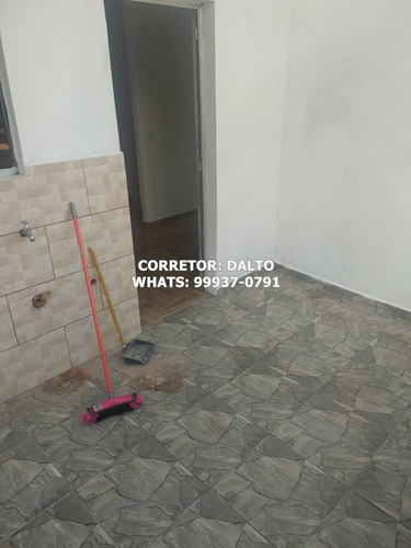 Imagem 6 de 12 de Casa Com 2 Quartos E 1 Banheiro Para Alugar, 50 M²