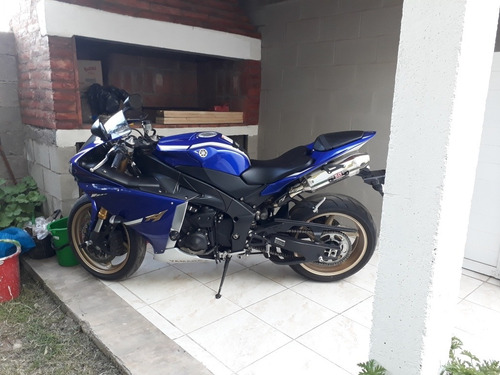 Yamaha R1 R1