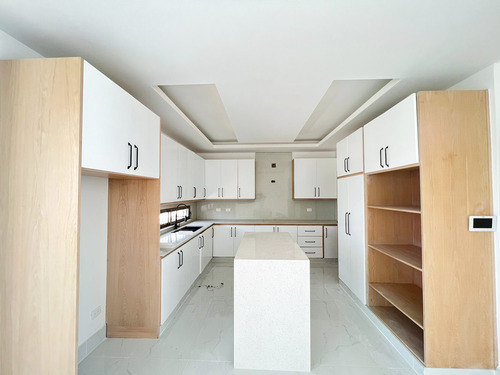 Exclusiva Casa Con Piscina En El Proyecto Cerrado Llanos Gurabo