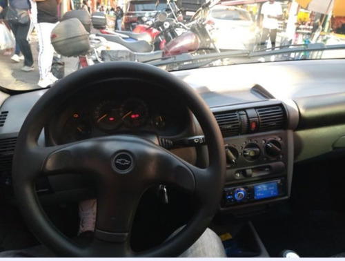 Imagem 4 de 13 de Chevrolet Classic 2010 1.0 Flex Power 4p