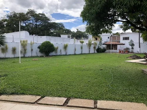 Se Vende Casa De Una Sola Planta En La Colonia Los Laureles