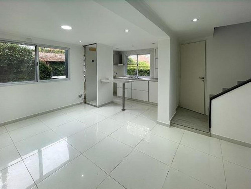 Casa En Venta - 2 Dormitorios 2 Baños - 300mts2 - Berazategui