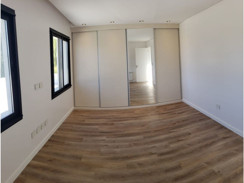 Imagen 19 de 30 de Casa Minimalista A Estrenar En Kentucky