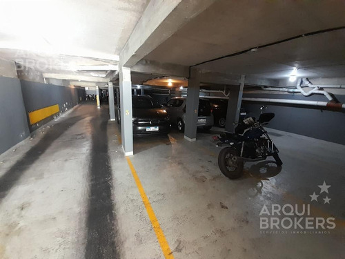 Imagen 19 de 20 de Apartamento Venta De 1 Y 1/2 Dormitorio Con 2 Terrazas Y 2 Garajes En Pocitos
