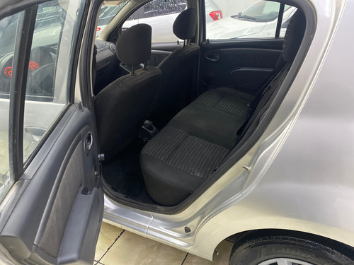 Renault Sandero 1.0 16v Expression Hi-flex 5p
