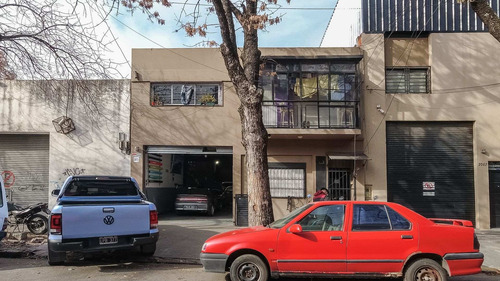 Imagen 2 de 16 de Edificio En Block, Galpón Más 4 Deptos Paternal