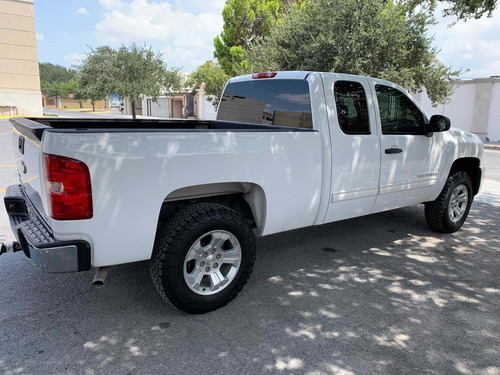 Imagen 2 de 12 de Chevrolet Silverado 2011 A Pickup Silverado 2500 Cab Ext Mt