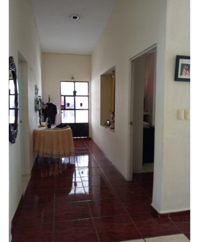 Casa En Venta En El Centro, De 6 Recamaras, Locales Y Piscina