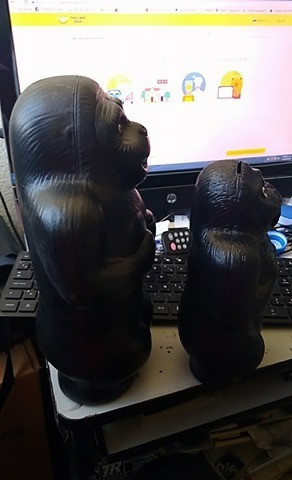 2 Alcancias Bootleg King Kong 24 Y 30 Cms (Usado)