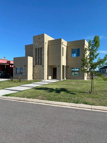 Imagen 1 de 16 de Hermosa Casa A Estrenar En Con Pileta Santa Ines Canning
