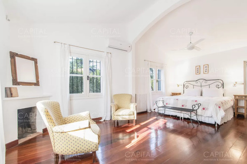 Casa De Construccion Tradicional En Playa Brava, Punta Del Este En Venta