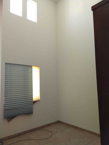 Imagen 10 de 21 de Rento Casa Calle Melitón Balderas Celaya