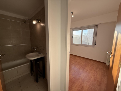 Departamento De 3 Ambientes - Castelar Centro