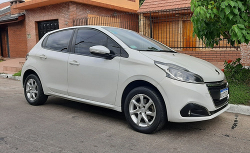 Imagen 11 de 25 de Peugeot 208 Allure