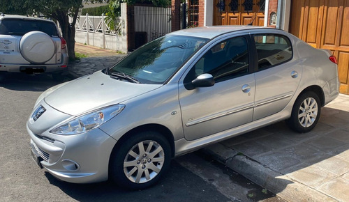 Imagen 1 de 15 de Peugeot 207 Sedán 1.4 Hdi Feline