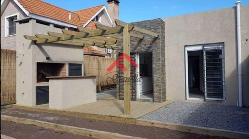 Venta De Casa 2 Dormitorios En Punta Del Este- Ref: 1633