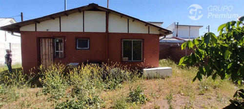 Casa En Venta De 2 D, 1 B, Amplio Patio, En Villa Alegre