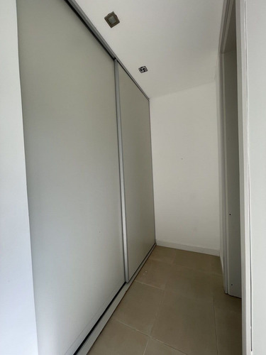 Luminosa Propiedad En Venta, Brickland, Canning.