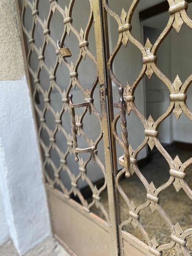 Imagen 10 de 30 de Altamira Edificio Para Remodelar O Hotel Frente A La Plaza