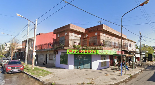 Venta De Casa Con Locales En Gregorio De Laferrere,