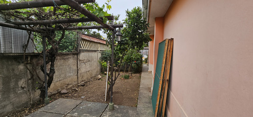 Casa Paradero 12. 3 Dormitorios, 1 Baño, Estacionamientos.