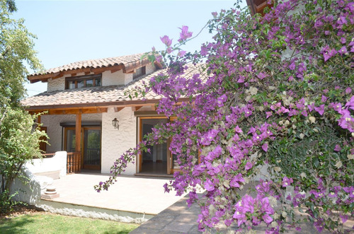 Casa En Venta Lo Barnechea De 5 Dorm. En Lo Barnechea