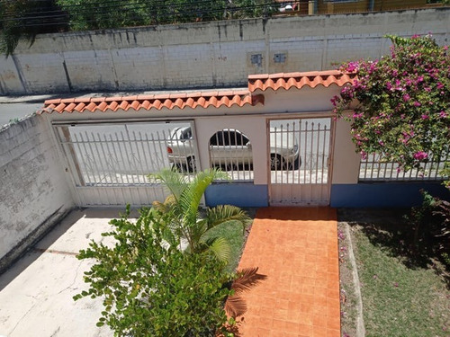 Aslibel Melédez Vende Espaciosa Casa Al Este De Barquisimeto