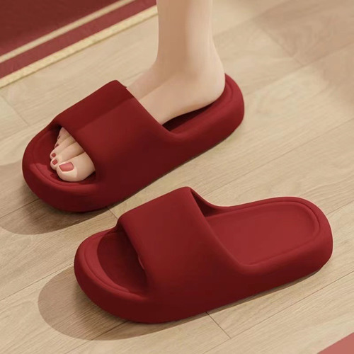 Zapatillas Rojas De Boda Que Acompañan A La Novia