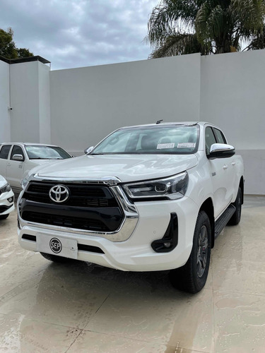 Imagen 2 de 14 de Toyota Hilux 2022 2.4 Cd 150cv 4x2 Sepautos