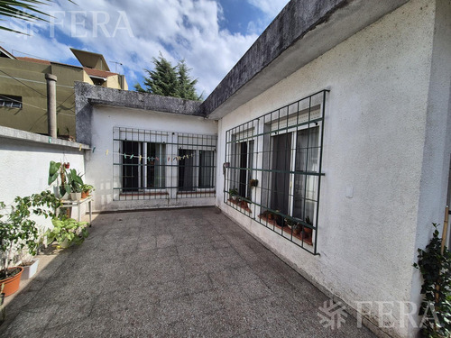 Venta Casa 4 Ambientes Con Cochera Y Jardín En Ezpeleta