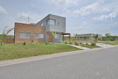 Casa Perimetral Bueno #0-100 - San Sebastian - Area 9 - 141m2 #id 2157