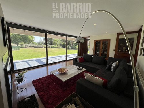 Casa En Venta De 4 Dorm. En Las Brisas De Chicureo