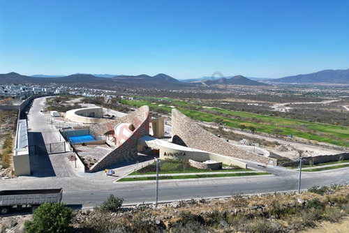Terreno De 718m² Colindante A Campo De Golf, Clúster De Solo 38 Lotes, Zibatá, Qro.