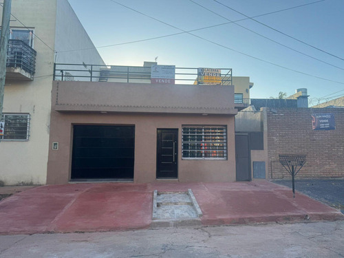 Casa En Venta - 2 Dormitorios 3 Baños - Cochera - 143mts2 - Villa Ballester