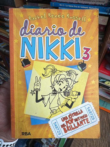 Diario De Nikki 3 - Una Estrella Del Pop Muy Brillante