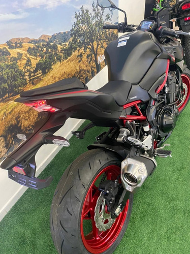 Imagem 7 de 8 de Z900 Preta Abs 2021 - A Melhor Condição Para Você
