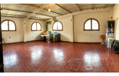 Piedra Azul. Venta Casa 189m2 3h+s/2.5b/1p. 2341
