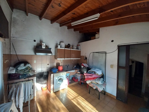Venta Casa Lote Propio Con Garage Cubierto Y Local En Esquina 2 Plantas Con 2 Terrazas Tiene 166 M2 Cubiertos. A 3 Cuadras Parque Sarmiento Y Av Balbin, 4 Cuadras Av Gral Paz Y A 3 Cuadras Av Parque