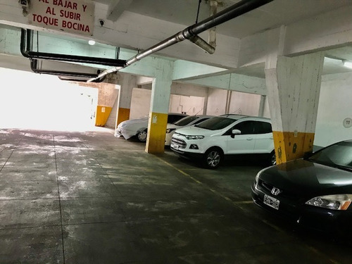 Cochera Cubierta, Portón Automático C/tarjeta, Cámara Video.